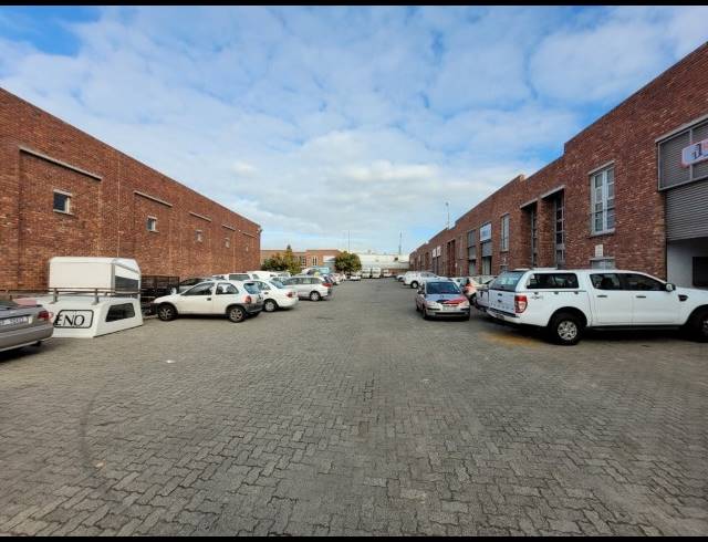 405M² WAREHOUSE TO LET IN STIKLAND INDUSTRIAL